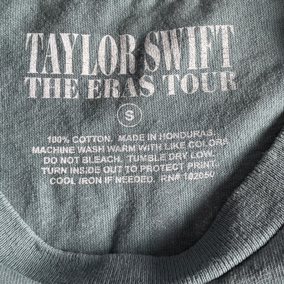 Taylor Swift The Eras Tour T Shirt Size S 2023 Concert Merch CLEAN - Picture 4 of 6